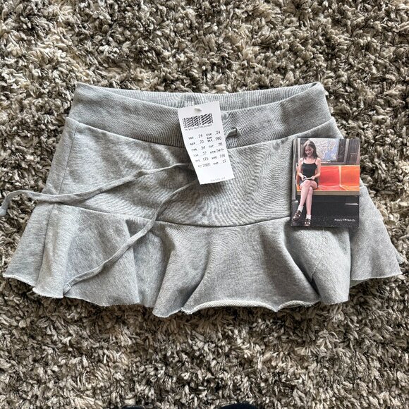 Brandy Melville - Nadia Skirt (size xs.s) - Picture 2 of 4